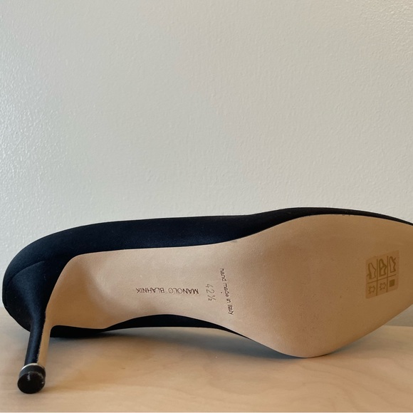 Manolo Blahnik Hangisi 70 Black Satin Jewel Pumps Size 42.5 EU/ 11 US - Picture 3 of 10